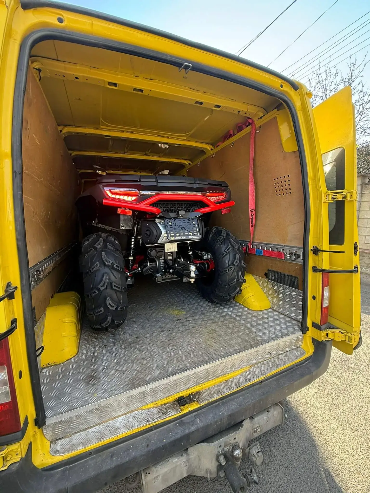 Ridicare și transport autovehicule